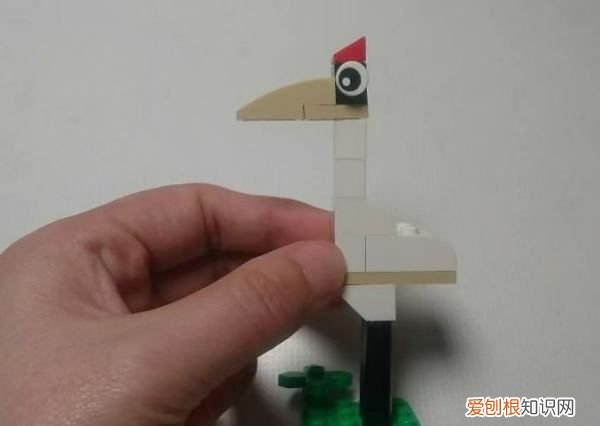 小颗粒积木拼装教程视频，如何完成微小颗粒积木的拼装