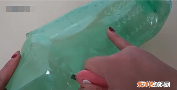 雪碧瓶怎么做东西，怎么DIY雪碧瓶做花篮