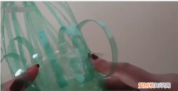 雪碧瓶怎么做东西，怎么DIY雪碧瓶做花篮