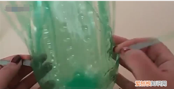 雪碧瓶怎么做东西，怎么DIY雪碧瓶做花篮