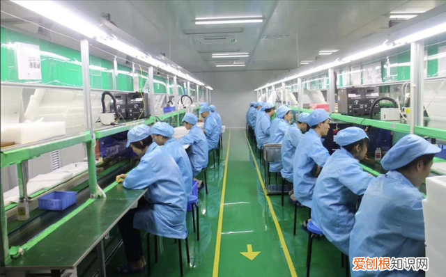 江西哪所学校强制购买2300元校服