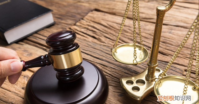 江西哪所学校强制购买2300元校服