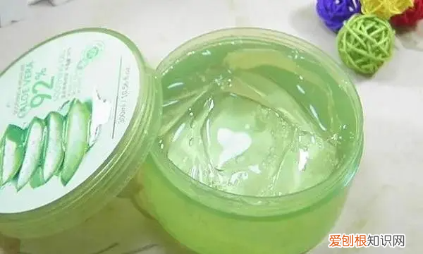 芦荟胶涂了要洗脸不,芦荟胶抹到脸上需要洗