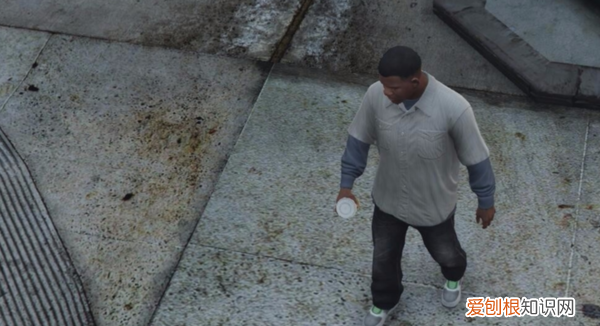 ps4方舟怎么调第三人称，侠盗猎车5怎么切换第三人称