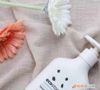 用洗发水和洗洁精能做成型水，洗衣液加洗发露能做成起泡胶吗?