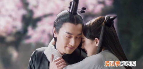 夜华为什么怕白浅离开他，夜华是因为素素才喜欢白浅