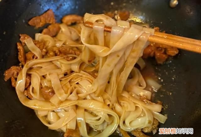 广东酒店湿炒牛河的正宗做法