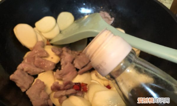 茨菇炒之前要焯水