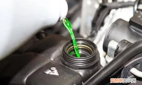 防冻液加在哪里，汽车防冻液加哪里图解