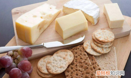 吃奶酪有什么好处，经常吃奶酪有什么利弊