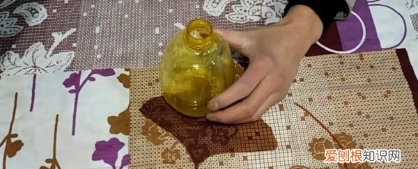瓷砖上的霉斑该如何去除，瓷砖用久了发霉怎么处理好
