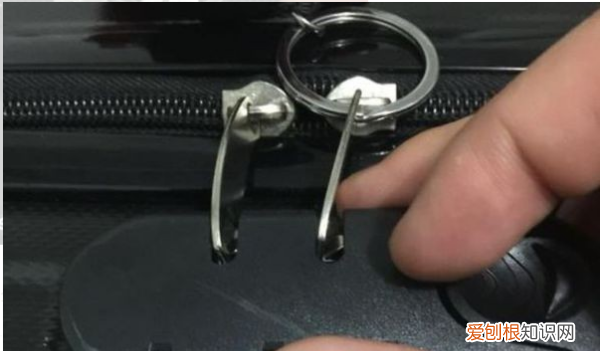 如何设置行李箱密码,行李箱密码锁如何设置