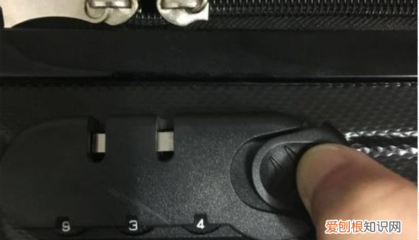 如何设置行李箱密码,行李箱密码锁如何设置