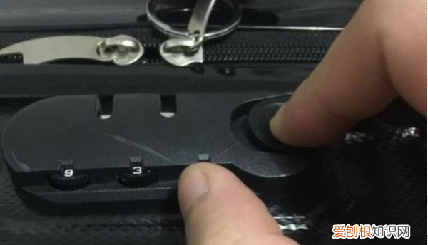 如何设置行李箱密码,行李箱密码锁如何设置