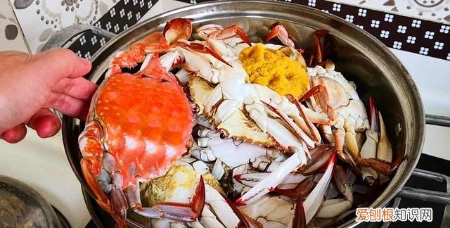螃蟹蒸几分钟？冷水还是热水上锅？老渔民教你做，螃蟹鲜嫩不掉腿