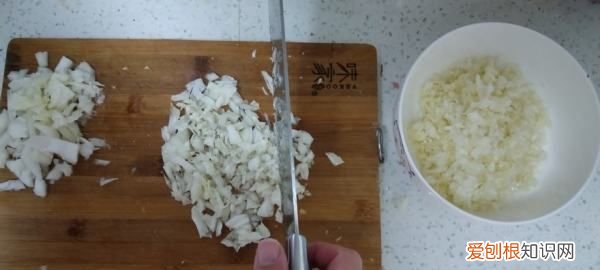 牛肉馅怎么调好吃还嫩,茴香牛肉馅怎么调好吃还嫩