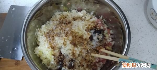 牛肉馅怎么调好吃还嫩,茴香牛肉馅怎么调好吃还嫩