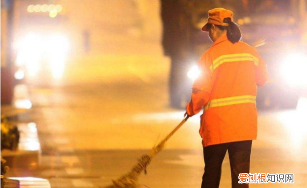 清洁工穿橘黄色的衣服是为了什么