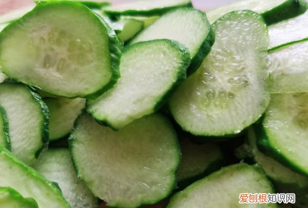 如何让黄瓜变直，怎样让黄瓜又直又长