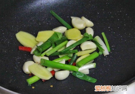 如何做家常红烧鲈鱼，红烧鲈鱼的做法怎么做最好吃视频