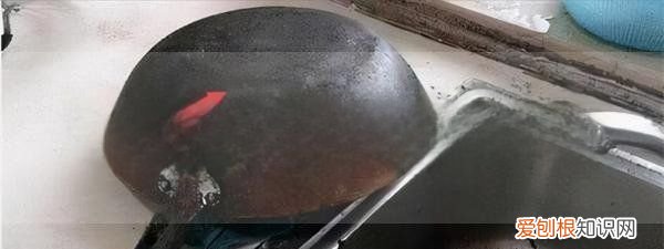锅灰内部怎么去除小妙招，锅底的黑灰怎么样快速去除