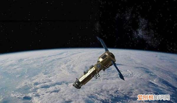 卫星在天上用什么燃料，卫星飞行的动力是什么
