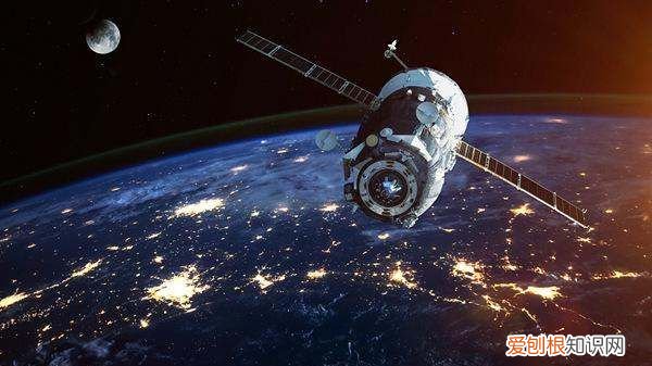 卫星在天上用什么燃料，卫星飞行的动力是什么