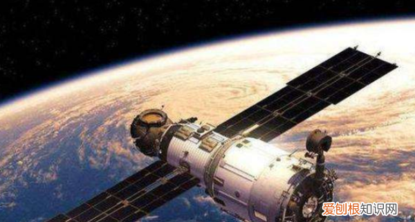 卫星在天上用什么燃料，卫星飞行的动力是什么