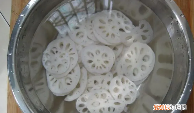 藕片焯水放了白醋怎么藕变黑了,藕片焯水怎么才能不发黑