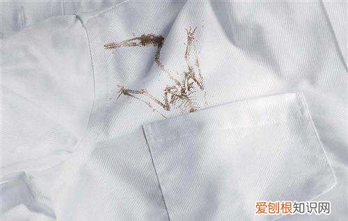 白色的衣服怎么洗，白色衣服用什么洗可以洗白神器