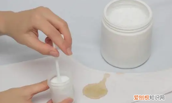 白色的衣服怎么洗，白色衣服用什么洗可以洗白神器