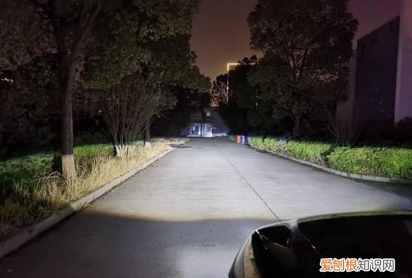 车灯2000流明正常，led车灯23000流明正常