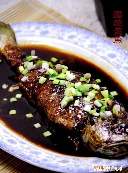 煮鱼放醋的最佳时间,炖鱼放白醋后就不用放陈醋