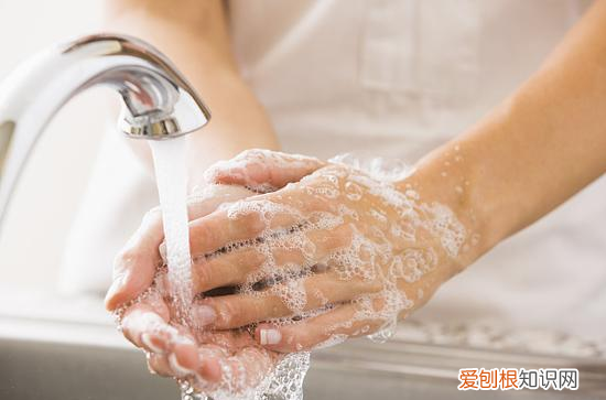 用84消毒液加水后拖地对身体有害吗