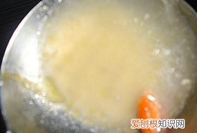 怎样炖乌鸡汤好喝又营养，怎样自制补血益气乌鸡汤