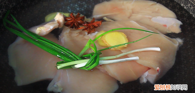 鸡肉用料酒焯水的正确方法,鸡肉焯水用放什么佐料吗