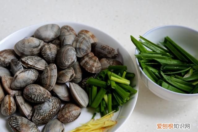 花蛤先焯水还是直接炒