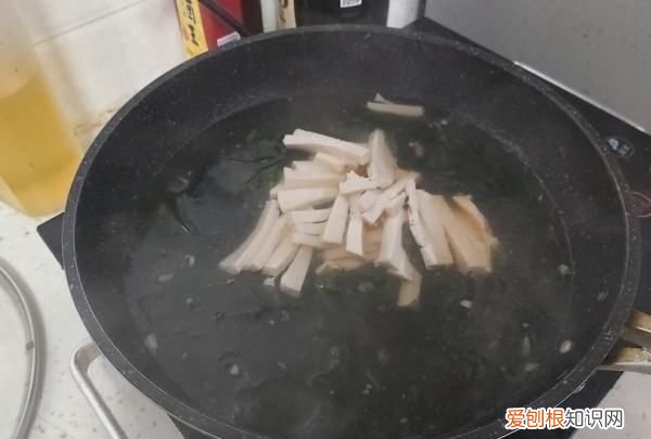 牛肉裙带菜汤的做法,牛肉裙带菜酱汤的做法