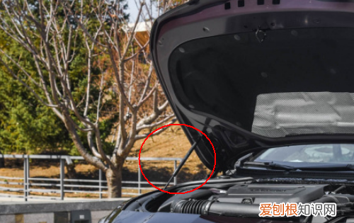 别克凯越水温传感器在哪里,别克凯越水温传感器位置图片