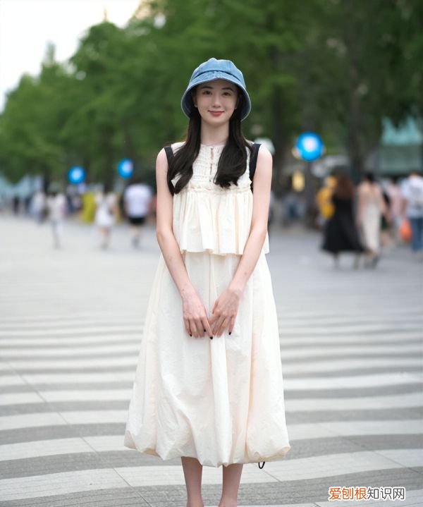 年轻人应该如何穿搭衣服,年轻女孩想要穿出夏天的感觉怎么办