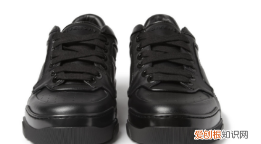 鞋子冒白碱怎么处理，皮鞋冒白碱有什么好办法