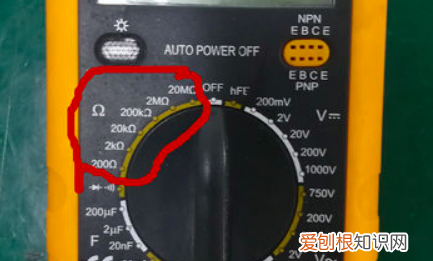 电阻表的使用方法，数字万用表测电阻的使用方法视频