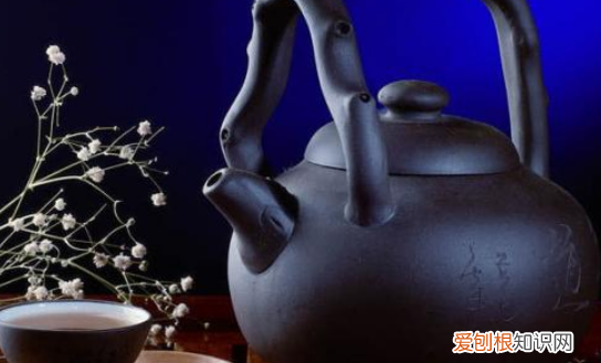 半罐水响叮当是什么意思，一个瓶子装满了水就再也装不下别的了