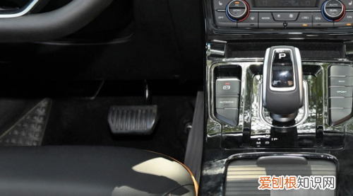 自动挡的车怎么开