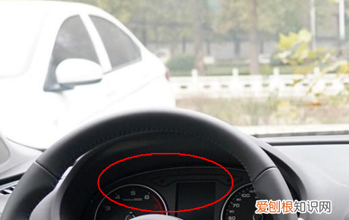 自动挡的车怎么开