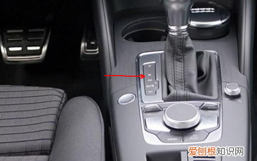 自动挡的车怎么开
