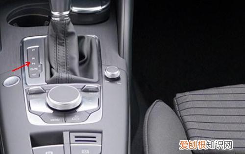 自动挡的车怎么开