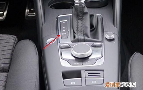 自动挡的车怎么开