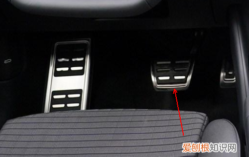 自动挡的车怎么开