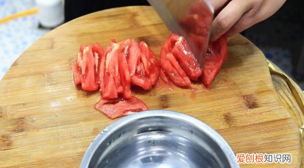 西红柿炖牛肉如何做好吃，西红柿炖牛肉怎么做好吃视频